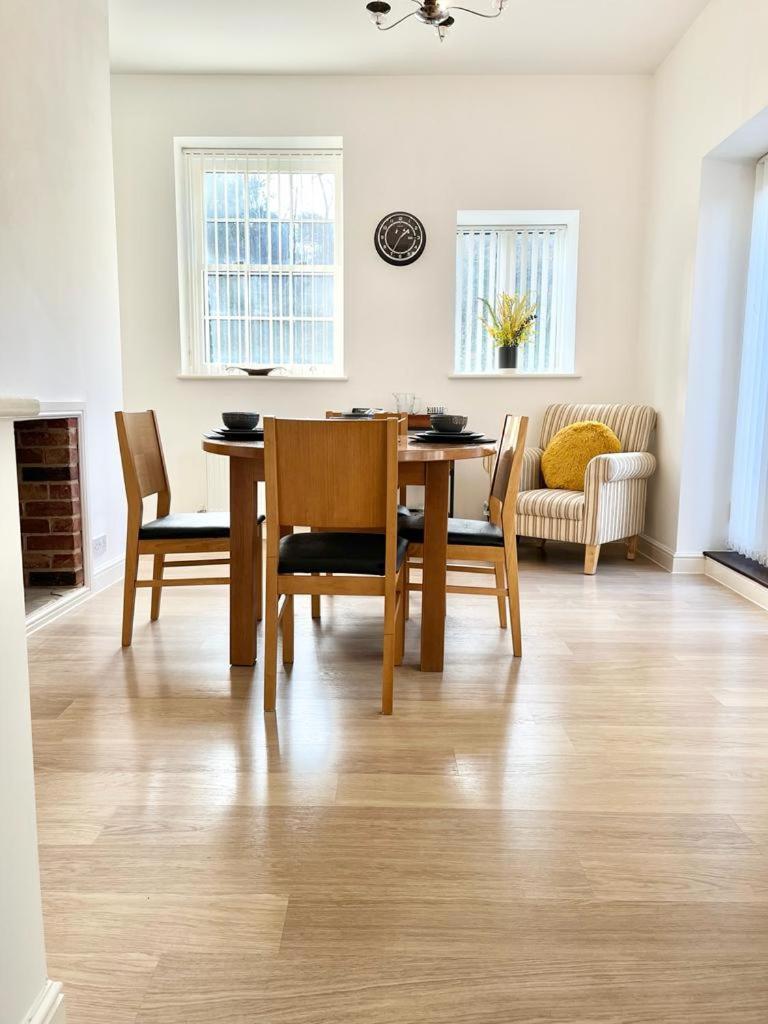 Detached Pet Friendly Cottage, 1 Parking Space NWI Zewnętrze zdjęcie